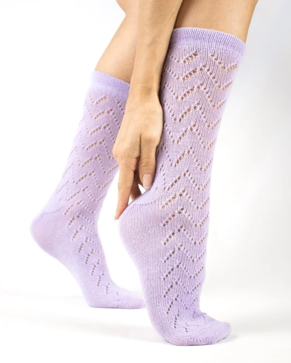 Calza-lana-merino-corto-traforato-glicine_TR25 Dalia
